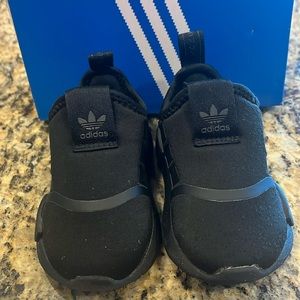 Used Toddler Addidas Size 5 All black sneakers!